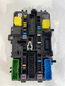 2008 SATURN ASTRA REAR FUSE JUNCTION BOX W/ FUSES P/N: 94700412
