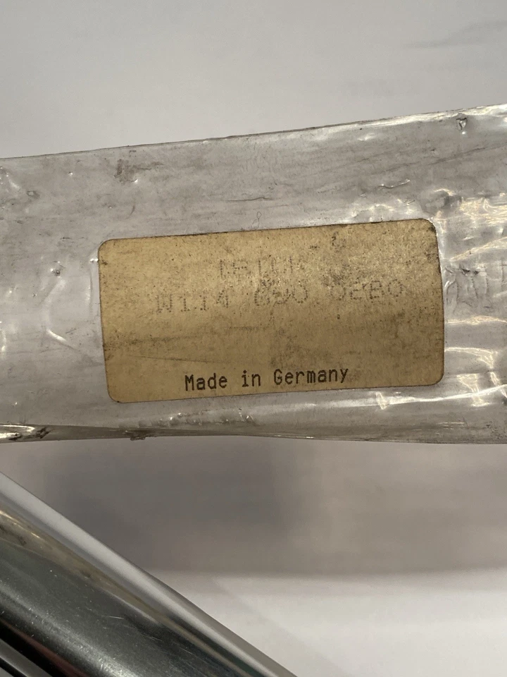 NOS 右侧后方 CHROME TRIM 梅赛德斯 W114 W115 300D 240D 220D 230 250 280 — 第 3/4 张图片