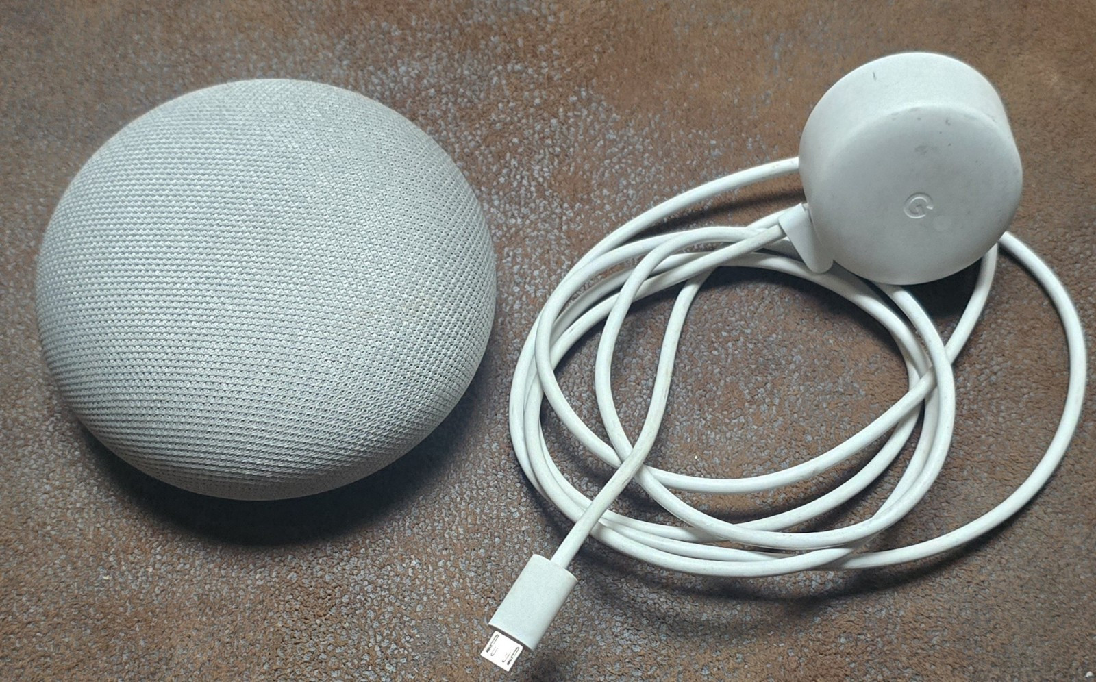 GOOGLE NEST MINI SMART SPEAKER  & Plug - GOOGLE ASSISTANT  WHITE & GRAY