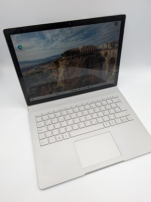 Microsoft Surface Book 2 - i5-7300U - 256GB SSD - 8GB RAM - 13,5 Zoll - 4K (3:2)