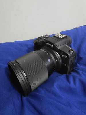 Canon R100 bundle, stock 18-45mm, sigma 16 mm rf Mount, & 77 inch neewer tripod 