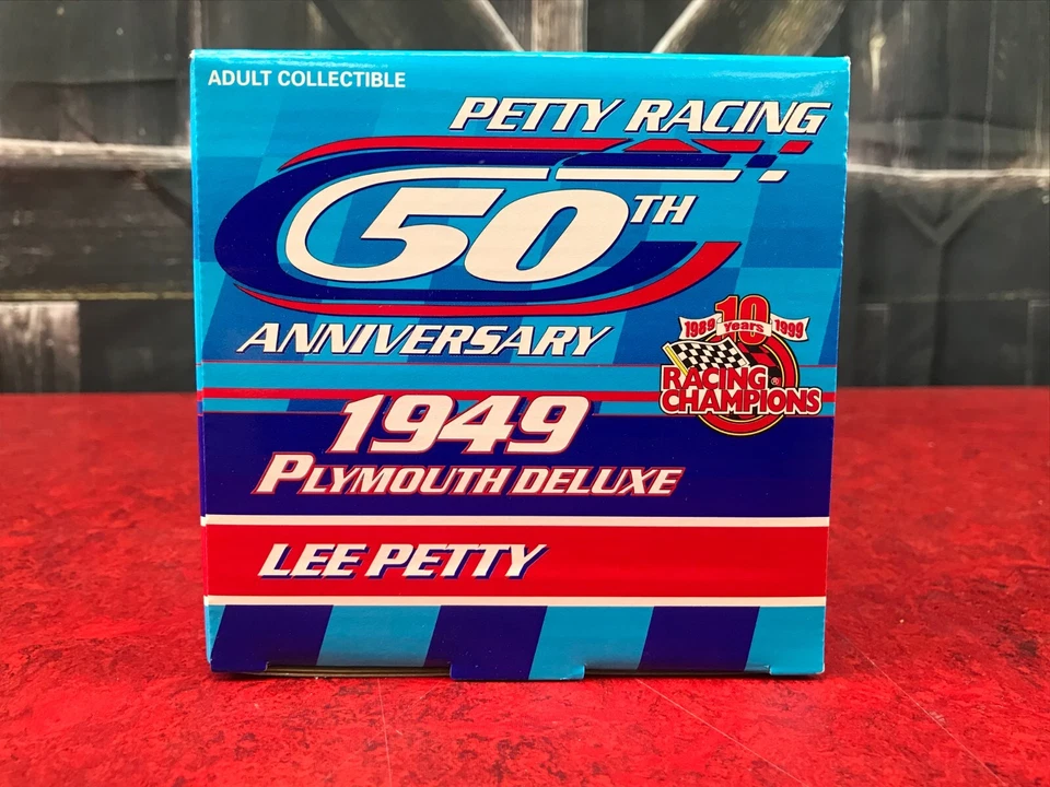 NEW IN BOX Diecast Racing Champions 1949 PLYMOUTH DELUXE LEE PETTY 1:24 White - Image 4 of 4