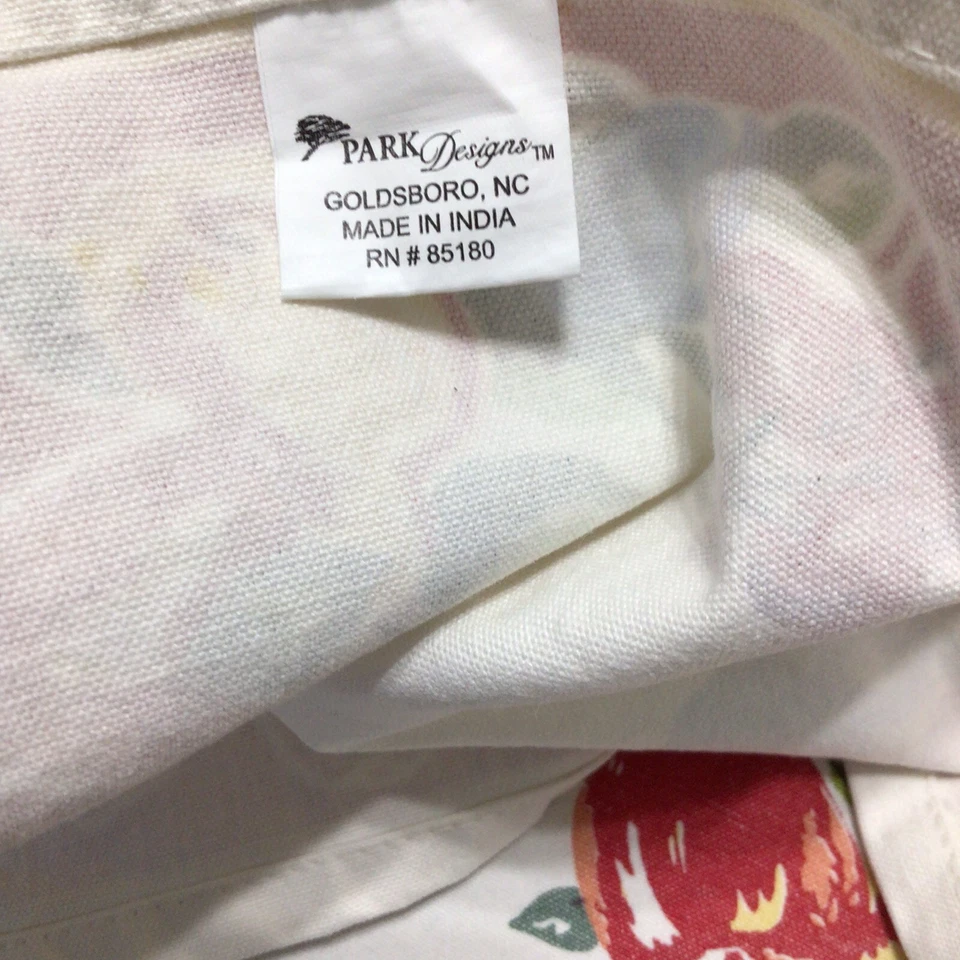 Parks Designs Printed Fruit 1 Table Runner & 4 Placemats Cotton - Image 3 of 4