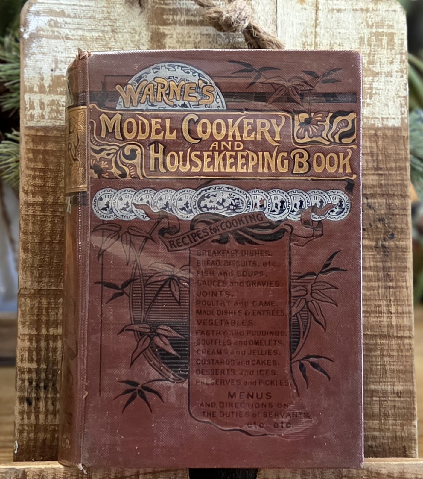 Antique copy of Warne's Model Cookery and Housekeeping Book,1900