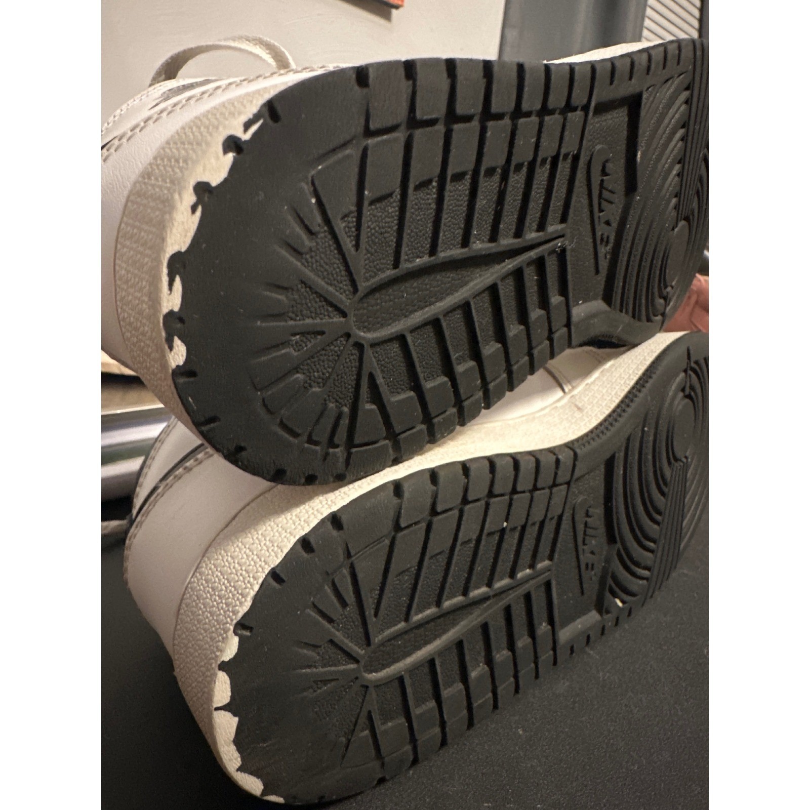 Air Jordan 1 Mid White Black- Youth Sneakers 2023  DQ8423-132 Shoes Size 5Y thumbnail 12