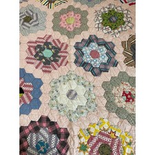 Vintage Quilt Hand Stitched 1940s Pink Dresden Plate Scalloped Edge 75" x 65"