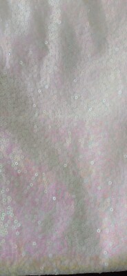 Nähmaterial Pailletten weiß mit einigen Farben 2 Meter & 12'' (48'' breit)