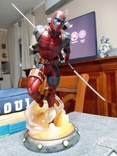 Marvel Comics Gallery: Action Figure DEADPOOL by Diamond Select