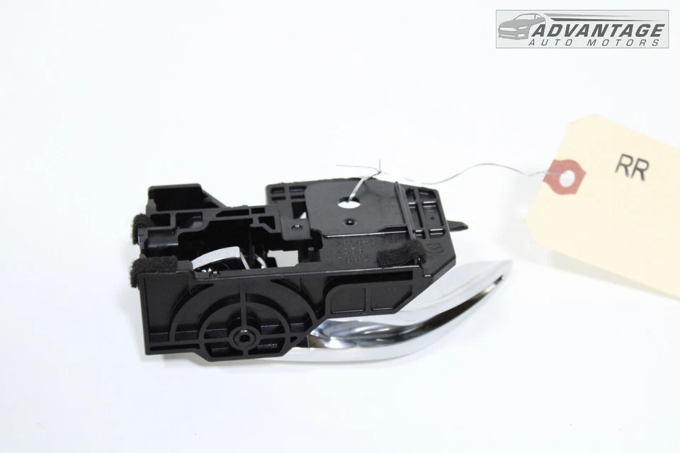 MAZDA 3 2014-2018 PANEL PUERTA LATERAL DERECHA TRASERO MANIJA INTERIOR OEM Foto 3 de 4