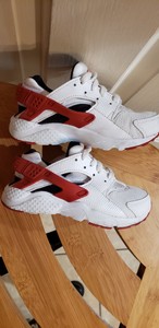 red huaraches boys