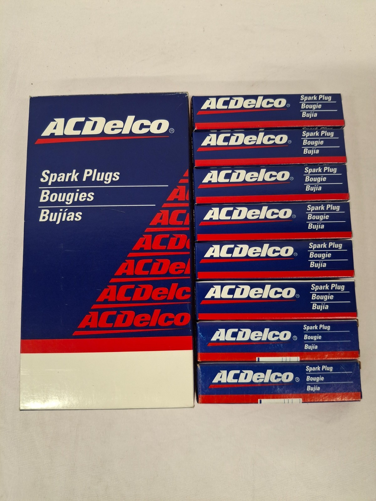 NEW GENUINE  ACDelco Spark Plugs R44L TSM6 Plugs  Set Of 8 NEW 19158001