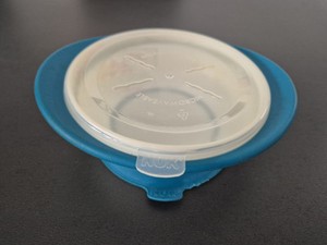 NUK Esslernschale mit Saugnapf, Mikrowellen- und Reise-Deckel – Schüssel petrol