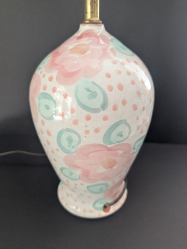 Lámpara de cerámica vintage pintada a mano Redware rosa floral estilo infantil Mackenzie - Imagen 7 de 12
