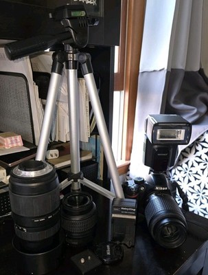 Nikon D3200 DSLR Camera Bundle w/ 3 Lenses Flash Tripod SD Charger Battery WORKS