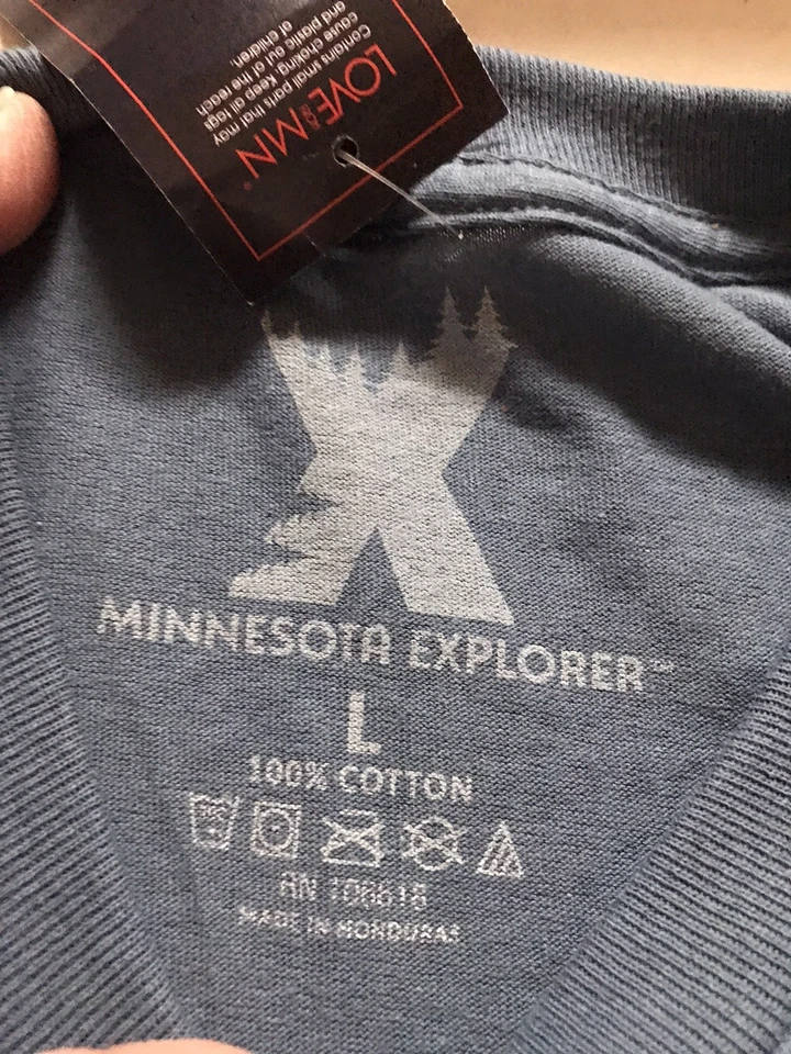 Camiseta azul MN Explorer manga longa grande cercada por buracos de gelo nova com etiquetas - Imagem 2 de 4