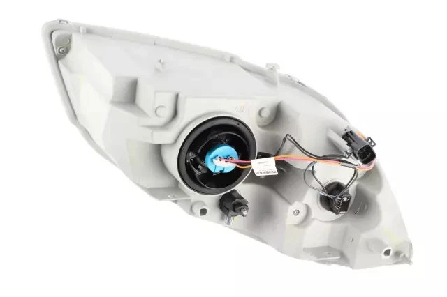 2005-2009 GENUINE GM DRIVER SIDE HEADLAMP, NEW OEM PART, PART NUMBER 22740621 - Image 2 of 4