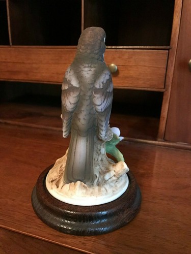 Porcelain (Ceramic) ANDREA ROBIN BIRD with Wooden Stand Made in Japan - Picture 3 of 5