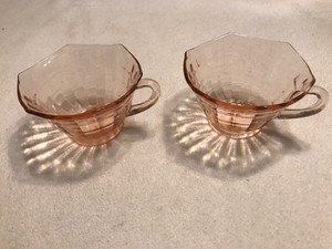 Vintage-Pair-Of-Hexagon-6-Side-Pink-Depression-Glass-Tea-cups-Creamer-Sugar-Bowl