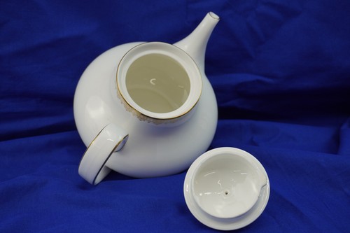 Royal Doulton Gold Lace Teapot, 4 1/2", Plus Lid, 5.5 Cups (S22) - Picture 5 of 11