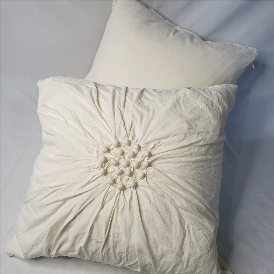 DKNY  Cream Throw Pillows ~ Set Of 2 with Feather Inserts - Imagem 3 de 4