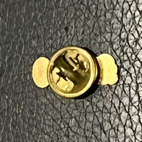 TGI FRIDAYS Pin Badge £1000 - Picture 2 of 2