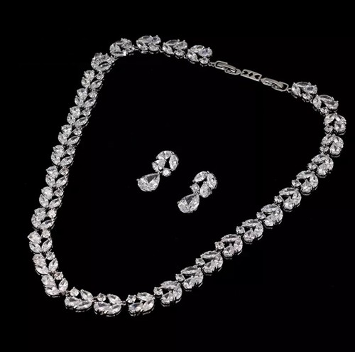 Precioso conjunto de aretes collar tenis diamantes simulados enchapados en oro blanco de 18k - Imagen 4 de 10