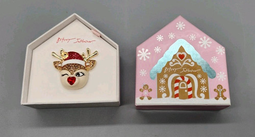 Betsey Johnson Christmas Rudolph Reindeer Brooch Heart Gold Tone Pin Imperfect - Picture 11 of 14