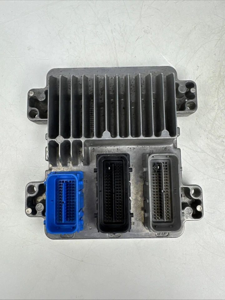 Computadora motor ECM PCM 12624681 YSUB 12607096 2009 Saturn VUE 3,6 L Foto 2 de 4