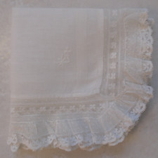 LOVELY VINTAGE IVORY 2" LACE WEDDING HANKIE HANDKERCHIEF 11"
