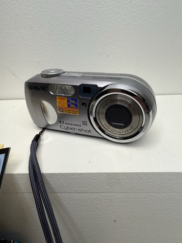 Sony Cybershot Digital Camera DSC-P93A 5.1MP Silver W Original Box & Memory Card - Picture 4 of 11