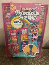 JUST MY STYLE ON THE GO FRIENDSHIP JEWELY 500 PC SET W/CASE. NEW