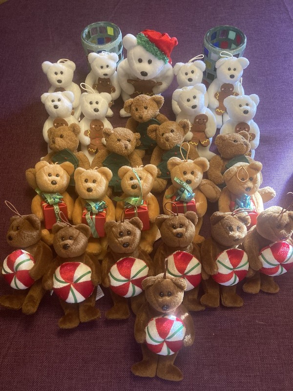 JINGLE BEANIES COLLECTION Lot of 26 TY Hanging Bears