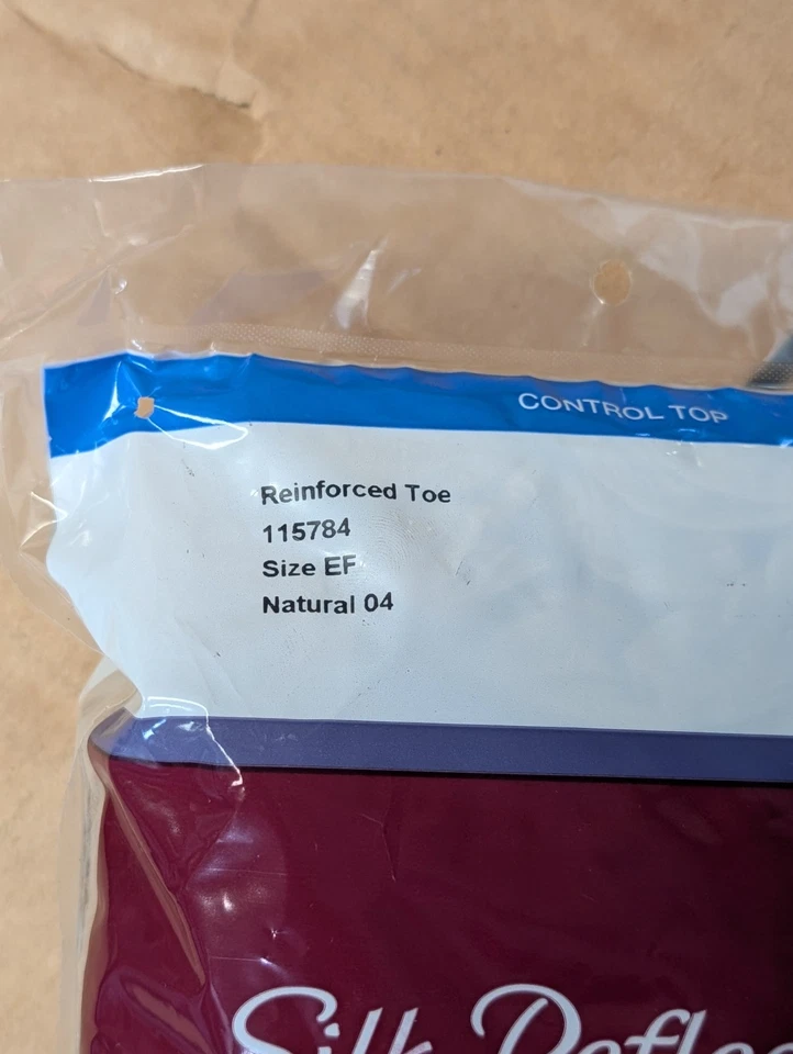 Pantimedias Hanes Silk Reflections Control Top Puntera Reforzada Paquete de 4 Natural EF Foto 2 de 4