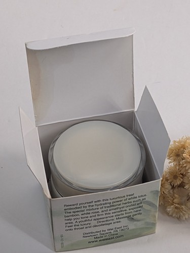 SELLADO NUEVO EN CAJA🌿Wei East Blanco Loto Garganta Escote Cuello Crema .85oz/25g - Imagen 6 de 6