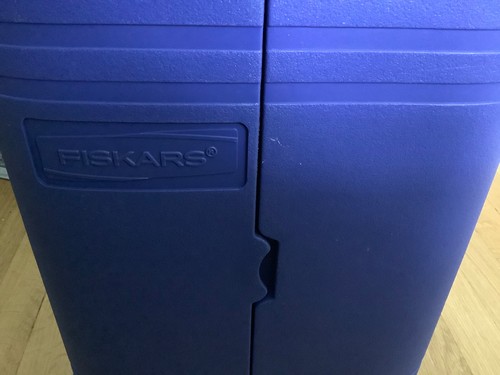 Fiskars Lot of 22 Paper Edgers & 18 Punches Art Craft Hard Sided Carrying Case - Picture 13 of 13