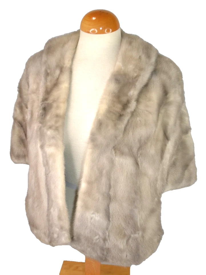 Capa de visón cerúleo plateado estola vintage gris satinado forrado boda invierno encogerse de hombros Foto 2 de 4