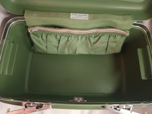Vintage Green Royal Traveller Train Case Makeup Carry-On Luggage NO KEY - Picture 8 of 17