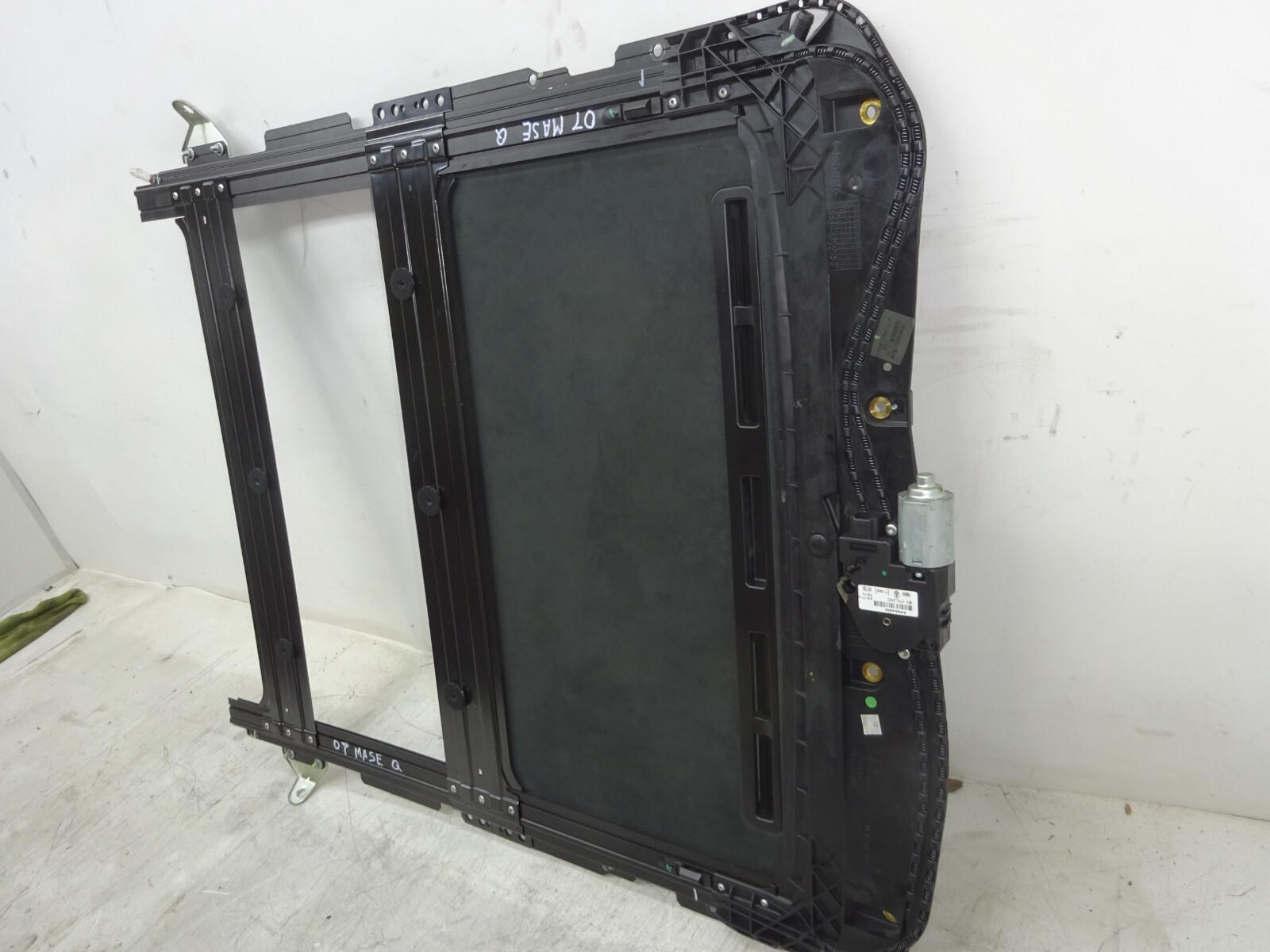 2003-2008 Maserati Quattroporte Sunroof Sun Roof Complete Assembly OEM DE221139