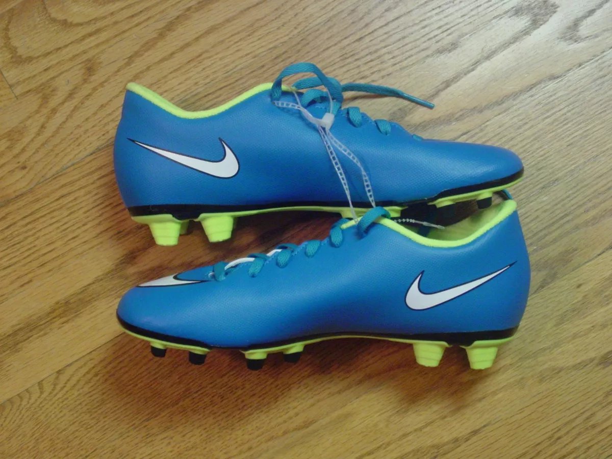 Womens soccer cleats best sale 7.5