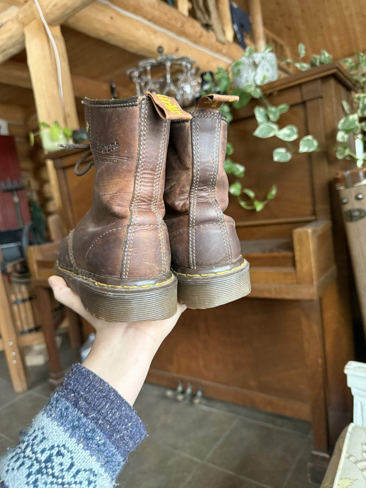 Vintage 1460 Leather Doc Martens Womens Size 6 Brown Boots MADE IN ENGLAND  thumbnail 4