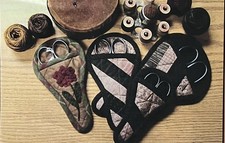 Primitive Gatherings Quilted Applique Scissor Keepers Pri-347 Quilt Kit Primitive Gatherings Quilted Applique Scissor Keepers Pri-347 Quilt Kit