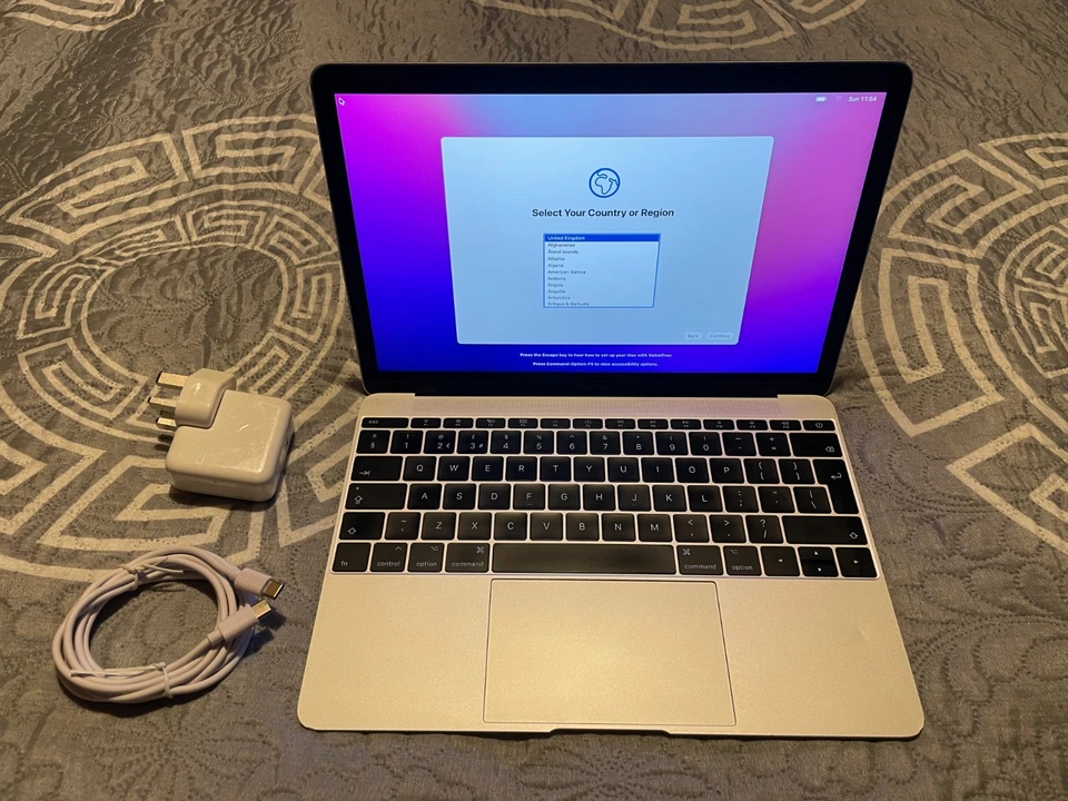 MacBook 12" A1534 Silver Early 2016 1.1GHz Intel Core m3 8GB RAM 256GB SSD - Image 2 of 4