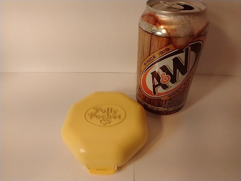 Vintage 1990 Bluebird Polly Pocket Hair Salon Compact Playset  2 doll tops. READ