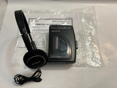 2 WALKMAN RADIO STEREO CASSETTE PLAYER AKAI PM-R8 plus SONY FX21