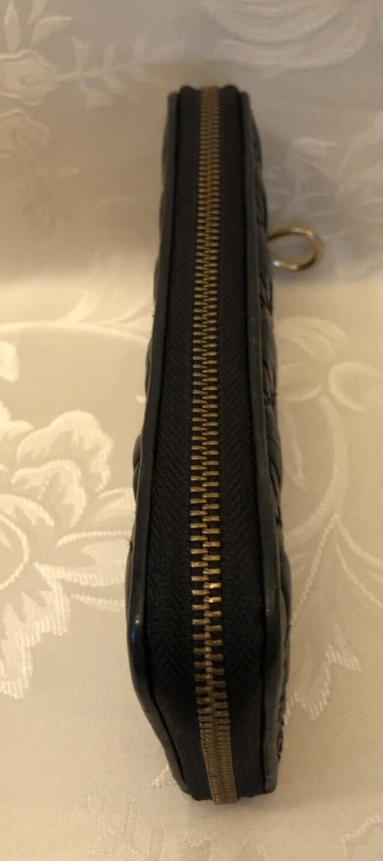 Cartera Cole Haan, Cuero Negro, Rectangular, Mujer’s Cremallera Alrededor, Acolchada Foto 2 de 4