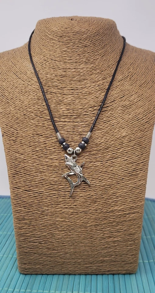 Collar Tiburón Mako Tono Plateado Cordón Negro Unisex Colgante 18" Océano Joyería Foto 3 de 4