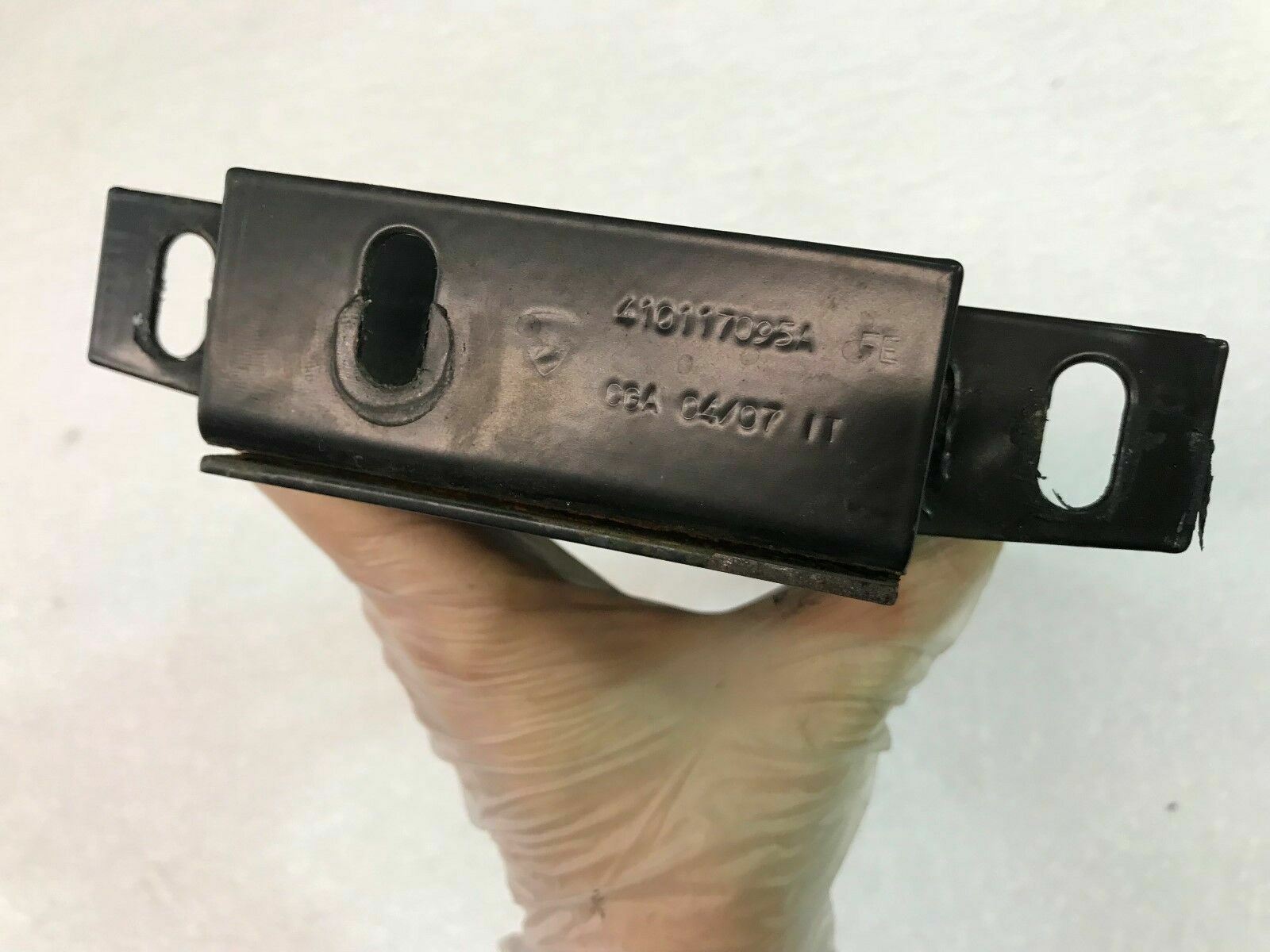 LAMBORGHINI MURCIELAGO LP640 LP670 OIL RADIATOR MOUNTING BRACKET OEM 410117095A