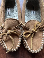 Kids Minnetonka Hard Sole Moccasins, size 1, VEUC