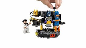 Lego Batman Movie DC 70909 BATCAVE BREAK-IN Penguin Bruce Wayne Suits Alfred NEW