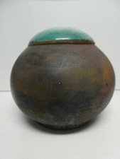  AUSTRALIAN POTTERY STUDIO CERAMIC ARTIST VASE SIGNED HELEN - RAKU WOOD FIRED